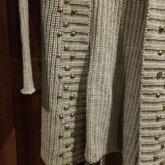 Grey sweater with gold detail size small - Picture 4 of 4